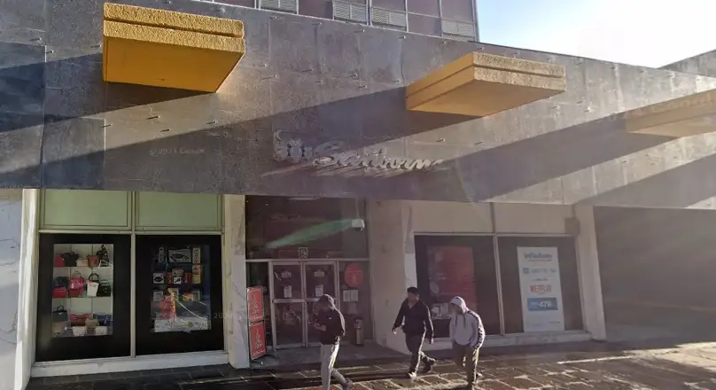 Dan cristalazo a Sanborns del Centro para robar perfumes