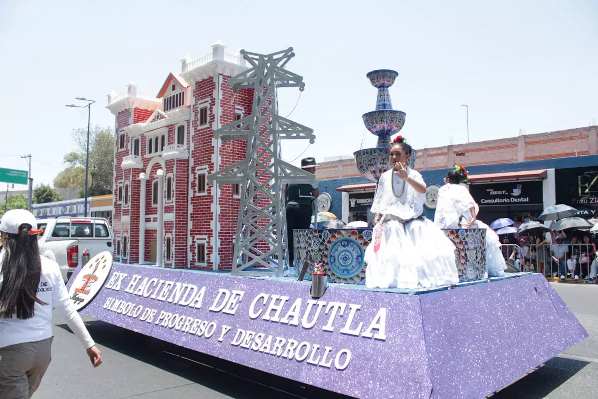 desfile puebla 5 de mayo 2025 carros Alegoricos 12