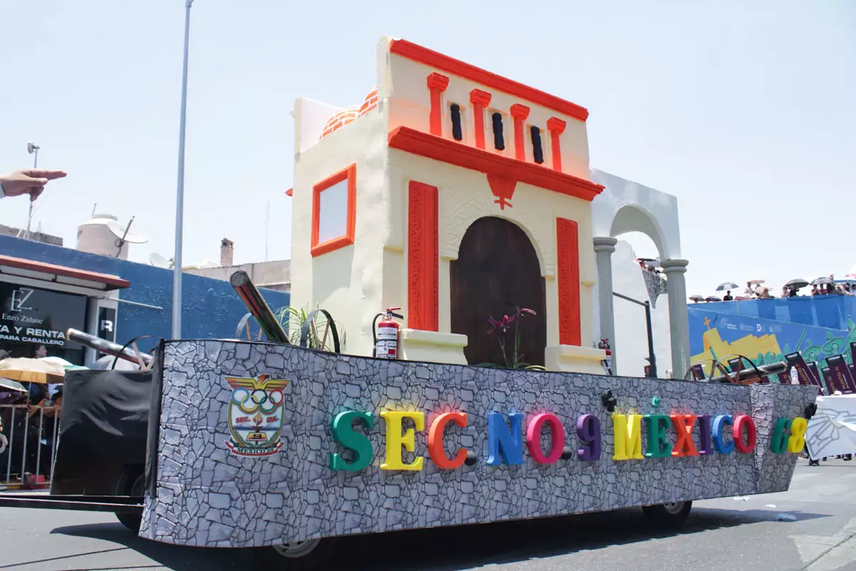 desfile puebla 5 de mayo 2025 carros Alegoricos 13