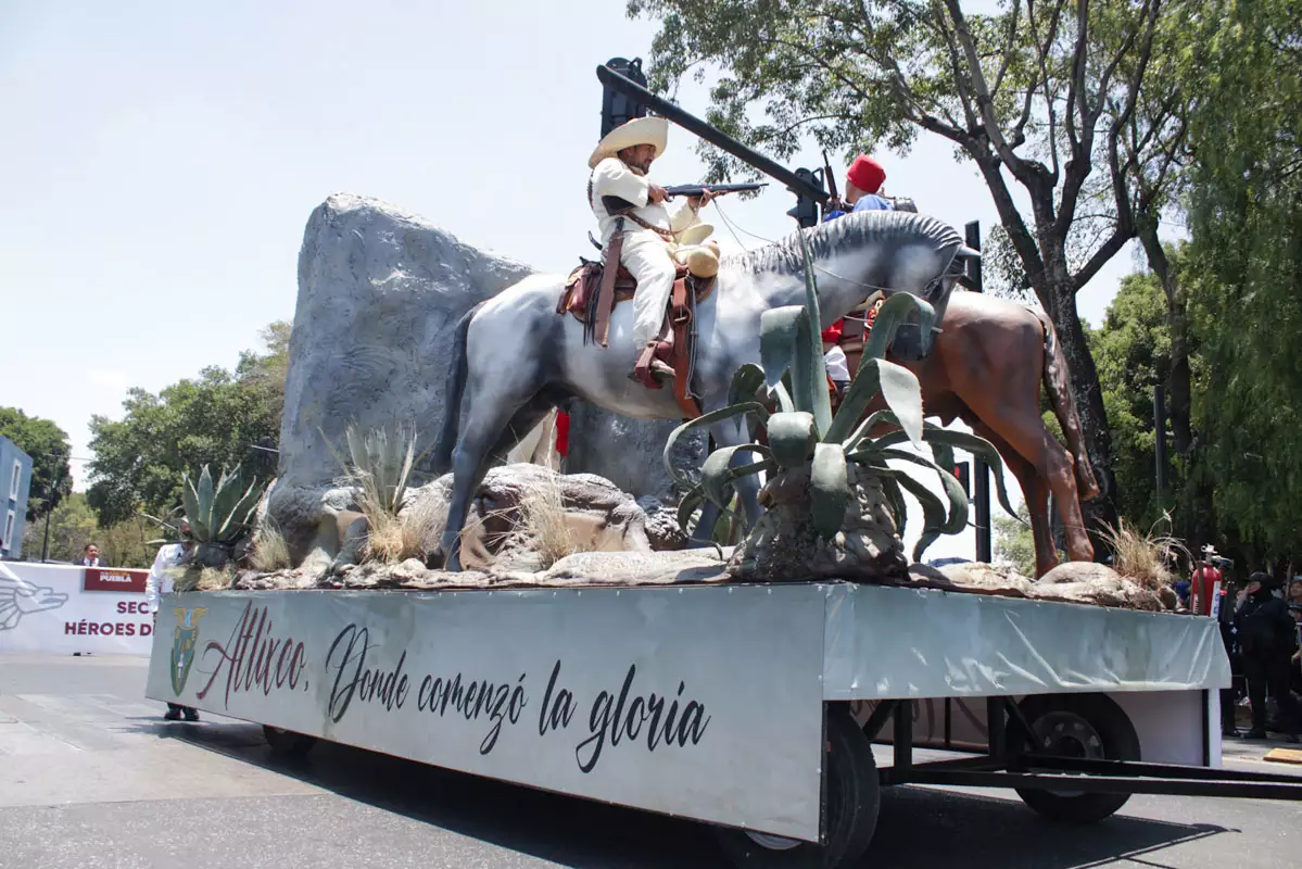 desfile puebla 5 de mayo 2025 carros Alegoricos 2