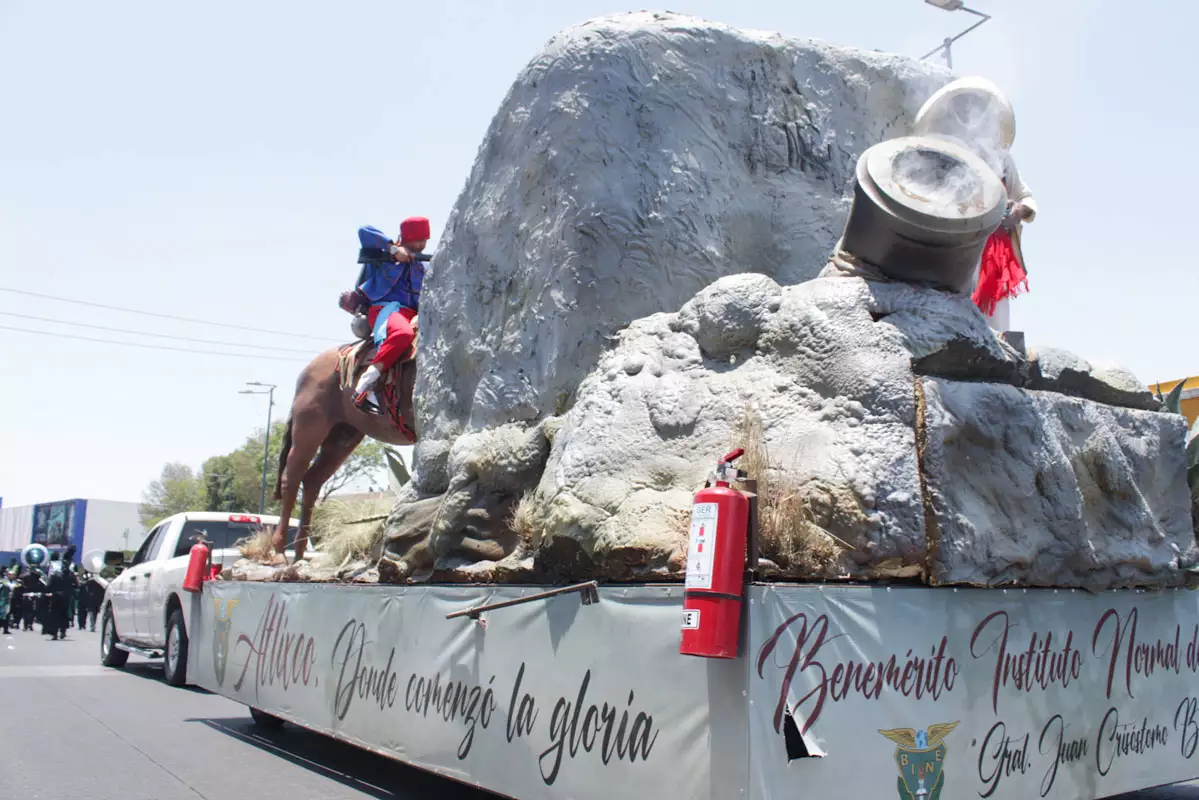 desfile puebla 5 de mayo 2025 carros Alegoricos 4