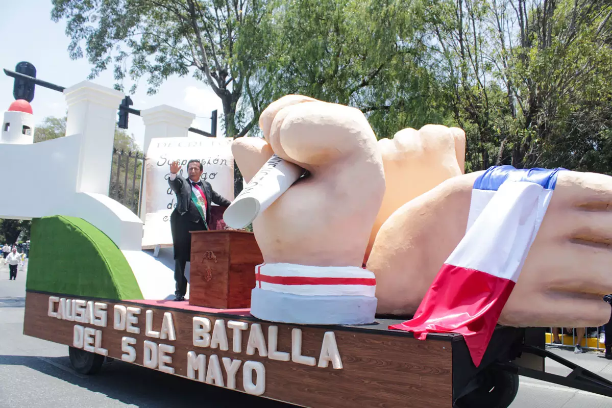 Sheinbaum encabeza el desfile 5 de Mayo