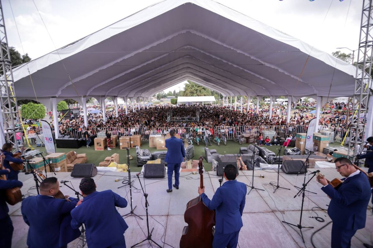 Reconocen en San Andrés el amor y entrega de las madres