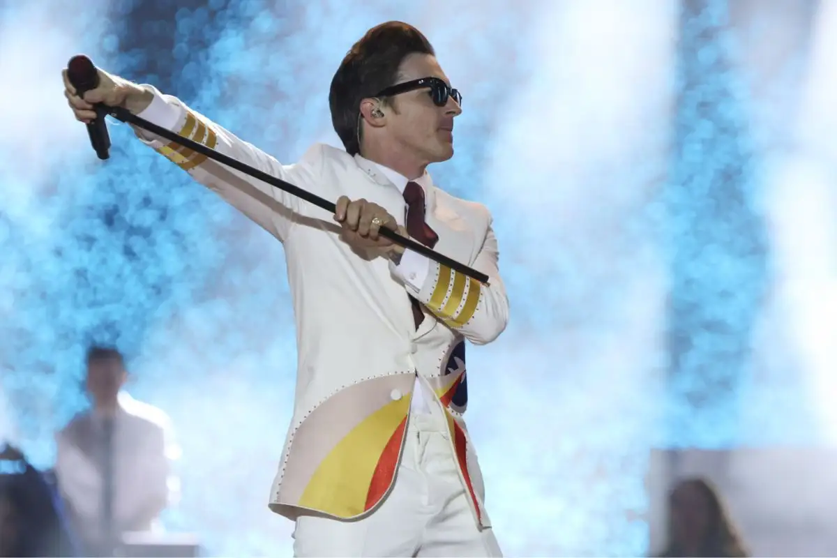 Drake Bell despide a su ingeniero de sonido en la Feria