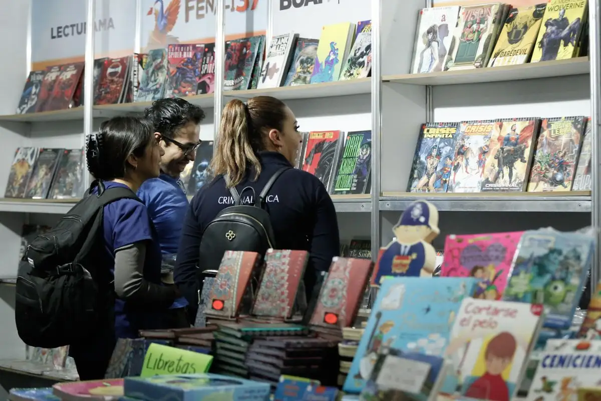 Arranca la FENALI BUAP 2025 con libros, talleres y hasta K-Pop en el Edificio Carolino
