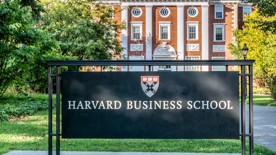 Harvard demanda a Trump por negar la admisión de alumnos extranjeros 2 Harvard demanda a Trump por negar la admisión de alumnos extranjeros
