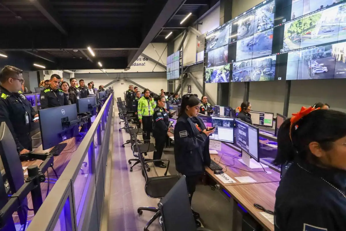 (VIDEO) Conductor escapa intento de asalto en Angelópolis