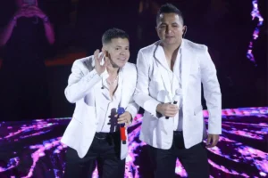 Jorge Medina y Josi Cuen en el Palenque se burlan de un borracho