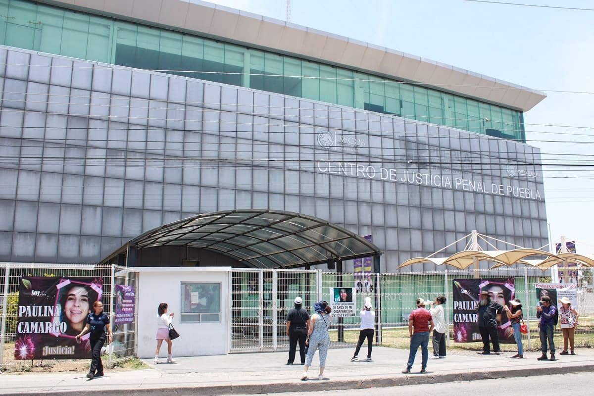 mamá de paulina camargo se manifestó este 18 de mayo en casa de justicia de puebla