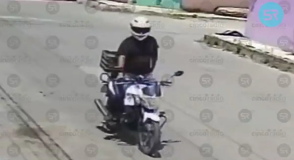 Captan a motociclista exhibicionista en calles de Puebla