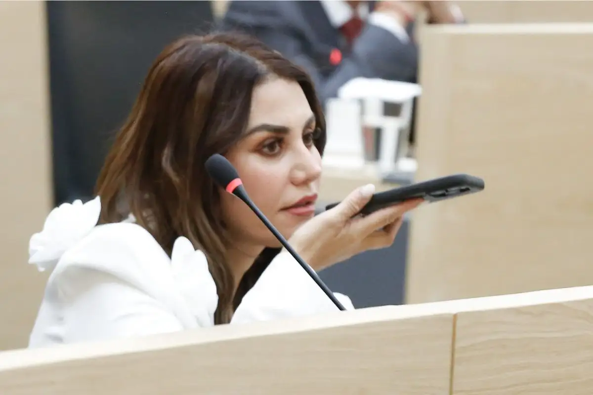 Nay Salvatori se burla de lineamientos de austeridad de Morena