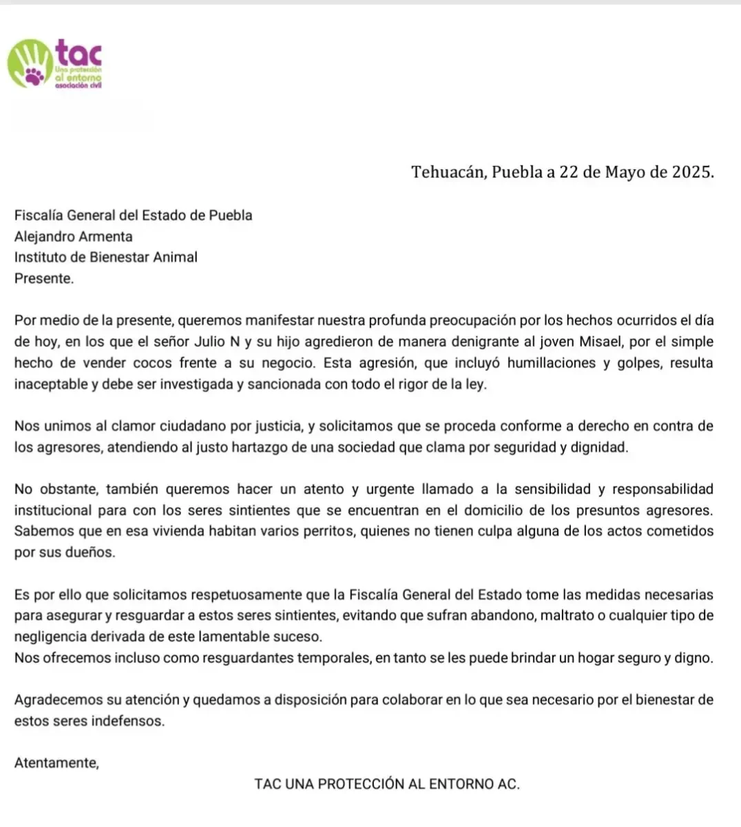 Rescatan a perrito de los agresores de vendedor de fruta