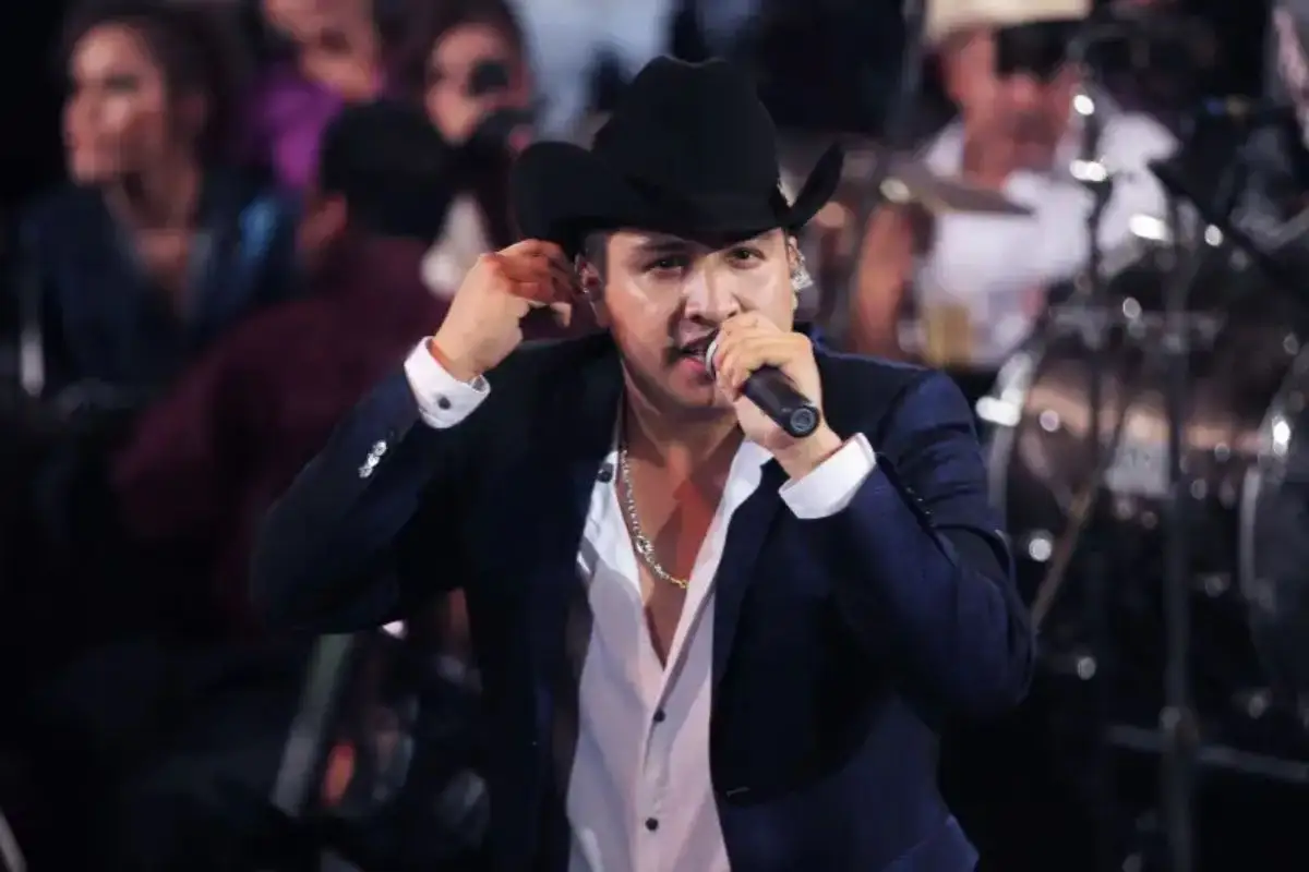 ¿Por qué le quitaron la visa a Julión Álvarez?