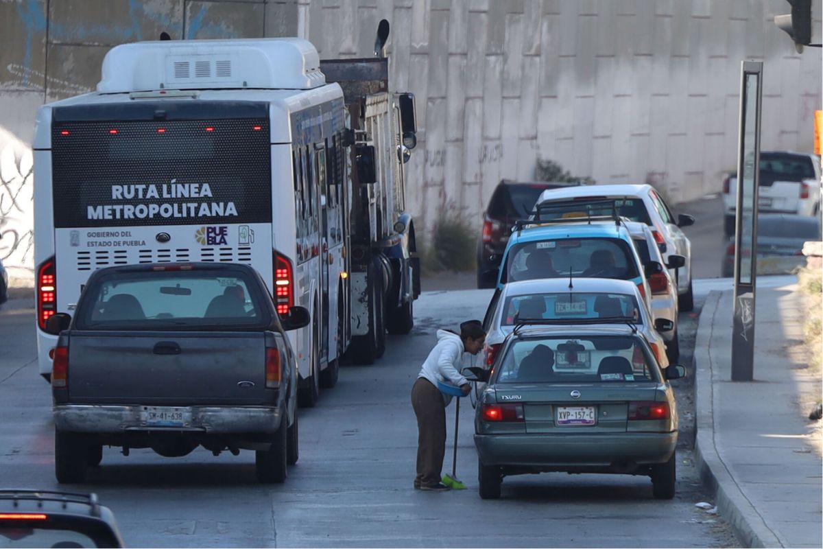 Van por regulación de taxis piratas en Puebla en el Congreso