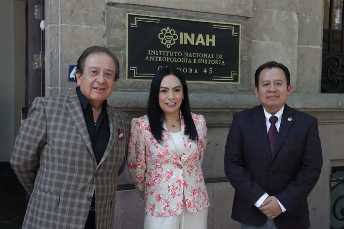 Recibe Congreso del Estado réplica de la Constitución de 1824