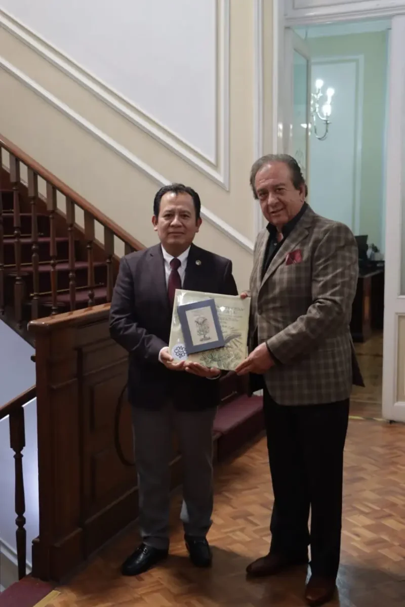 Recibe Congreso del Estado réplica de la Constitución de 1824