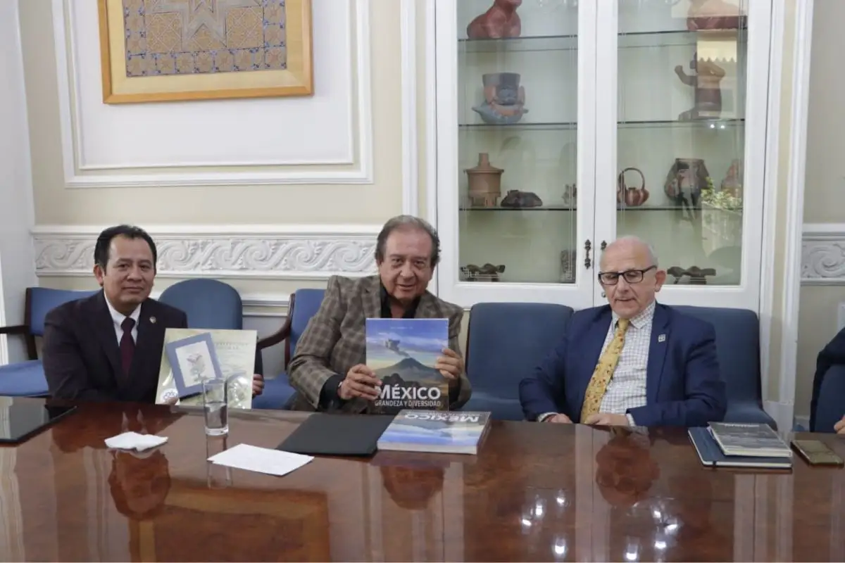 Recibe Congreso del Estado réplica de la Constitución de 1824 1 Recibe Congreso del Estado réplica de la Constitución de 1824
