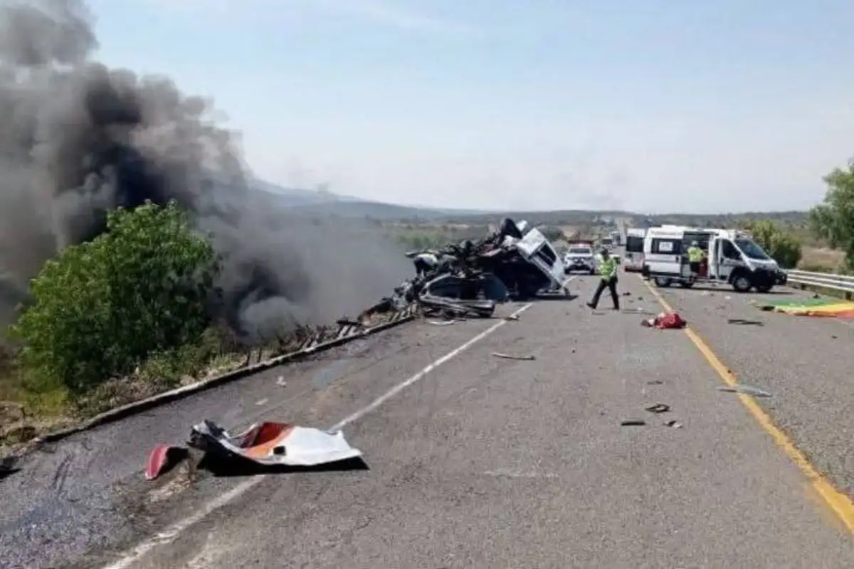 Identifican a las víctimas del fatal accidente en la Cuacnopalan-Oaxaca que dejó 21 muertos 1 Identifican a víctimas del accidente en la Cuacnopalan-Oaxaca