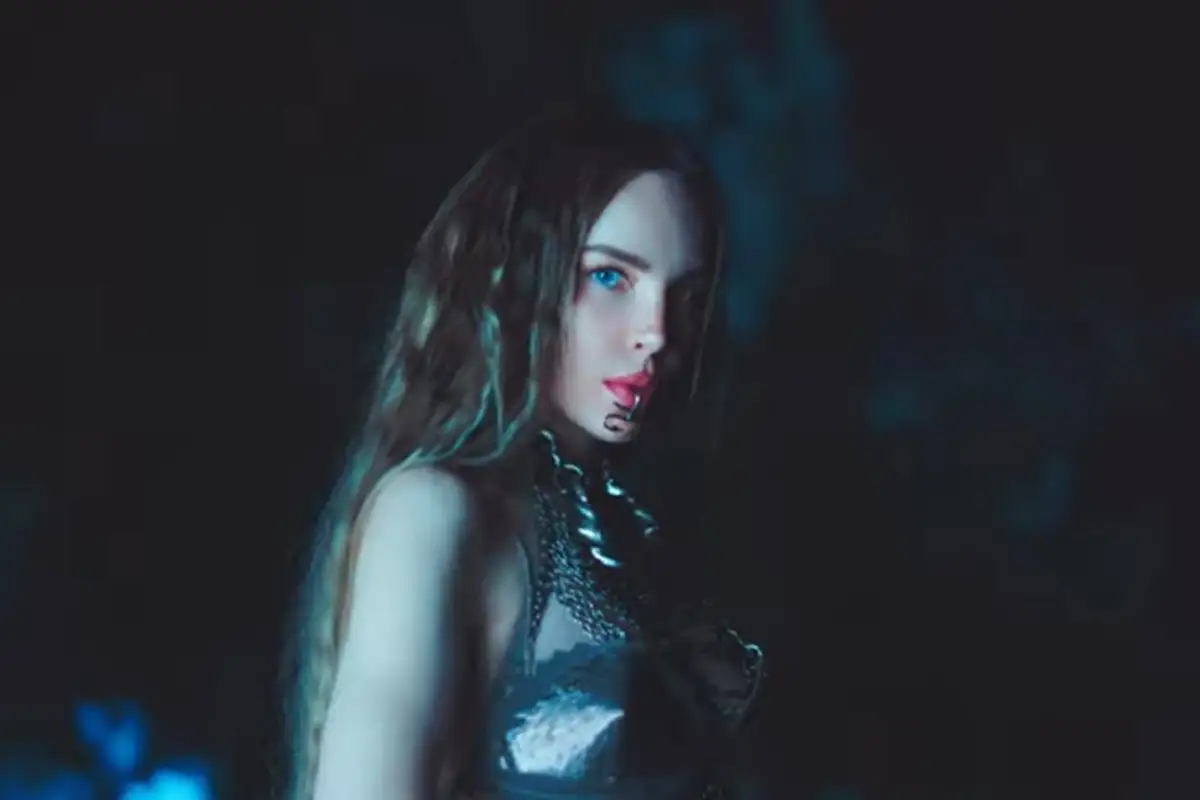 ¿A quién le dedicó Belinda su canción Heterocromía? 1 A quién le dedicó Belinda su canción Heterocromía