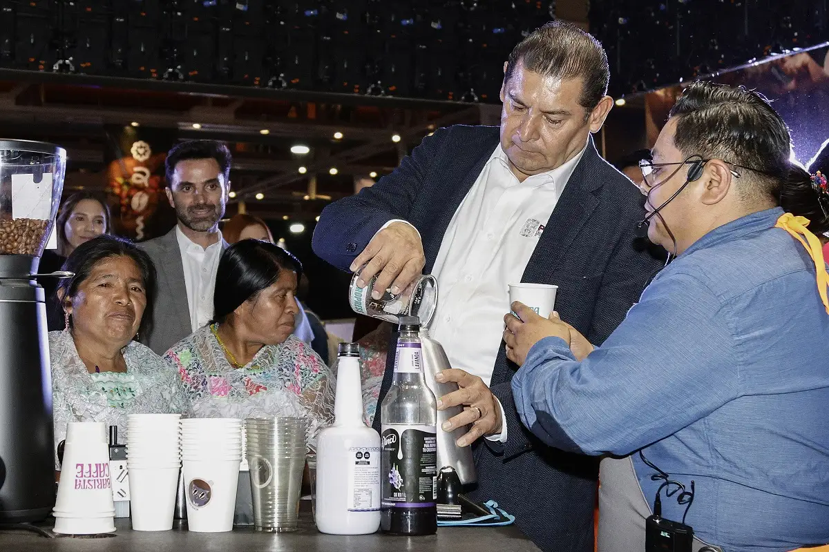 Anuncia Armenta hospitales-escuela y rehabilitación de mil 500 Casas de Salud en Puebla