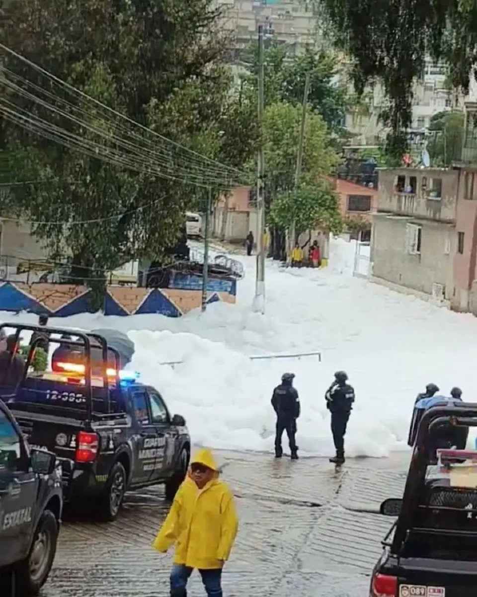 ¿Qué es la espuma blanca que apareció en Naucalpan tras desbordamiento del río? (FOTOS|VIDEOS) 3 Aparece espuma blanca en Naucalpan tras inundación