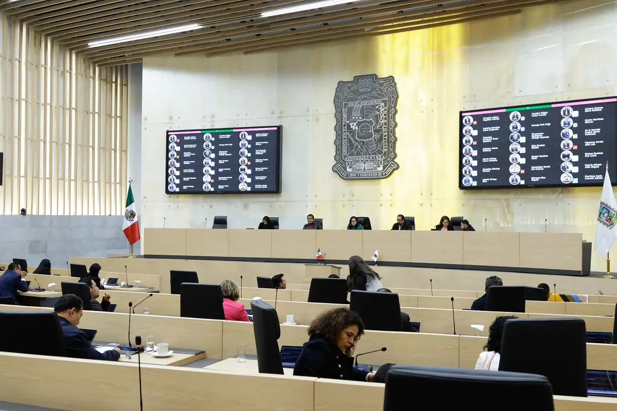 Aprueban en Comisión reforma para prohibir procedimientos médicos en estéticas y gimnasios de Puebla