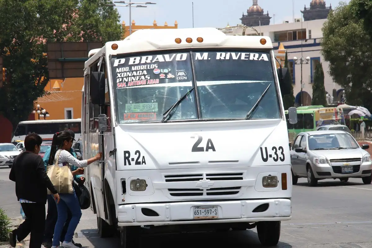 Asaltan ruta 2A en San Antonio Abad; los amenazan con cuchillos y huyen 1 Asaltan ruta 2A en San Antonio Abad; los amenazan con cuchillos y huyen