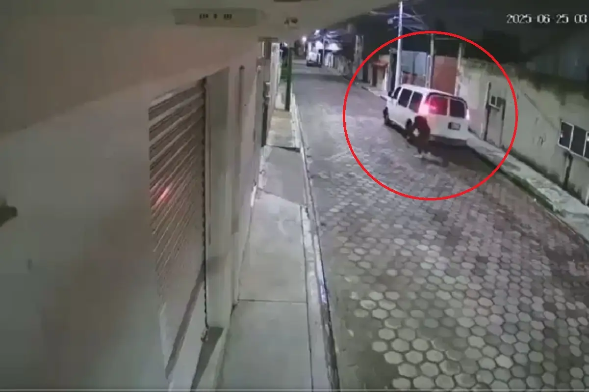 VIDEO: Así robaron la camioneta de grupo Jalado de Óscar Bakano 1 Así robaron la camioneta de grupo Jalado de Óscar Bakano