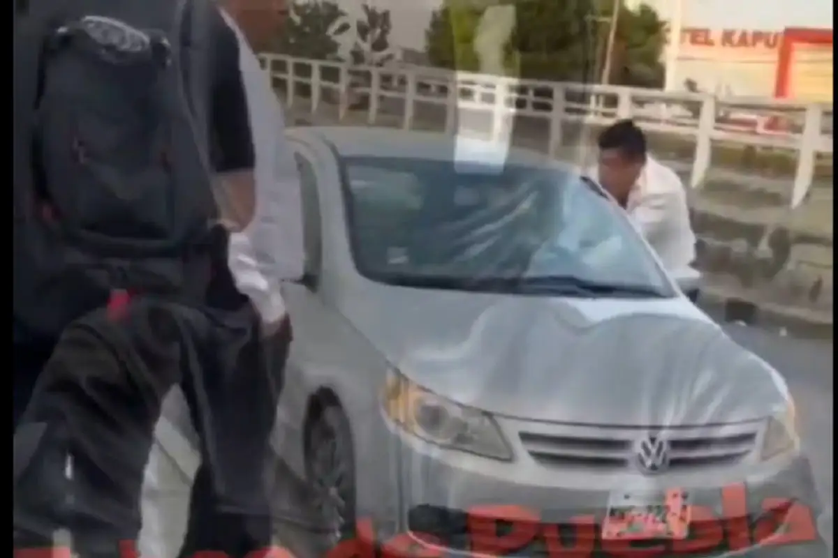Automovilista denuncia agresión de taxistas en la CAPU; lo confundieron con conductor de plataforma 1 Automovilista denuncia agresión de taxistas en la CAPU