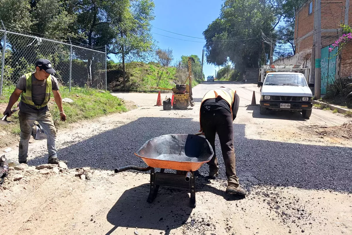 Cuidamos tus calles mas de 1500 baches tapados en mas de 100 vialidades de San Pedro Cholula 1