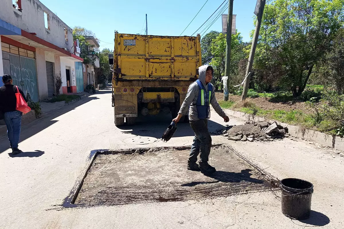 Cuidamos tus calles mas de 1500 baches tapados en mas de 100 vialidades de San Pedro Cholula 2