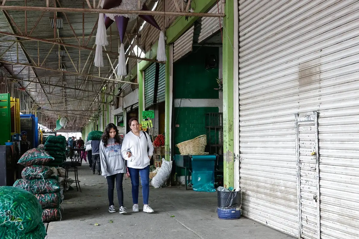 Derrumbarán bodegas irregulares de la Central de Abasto