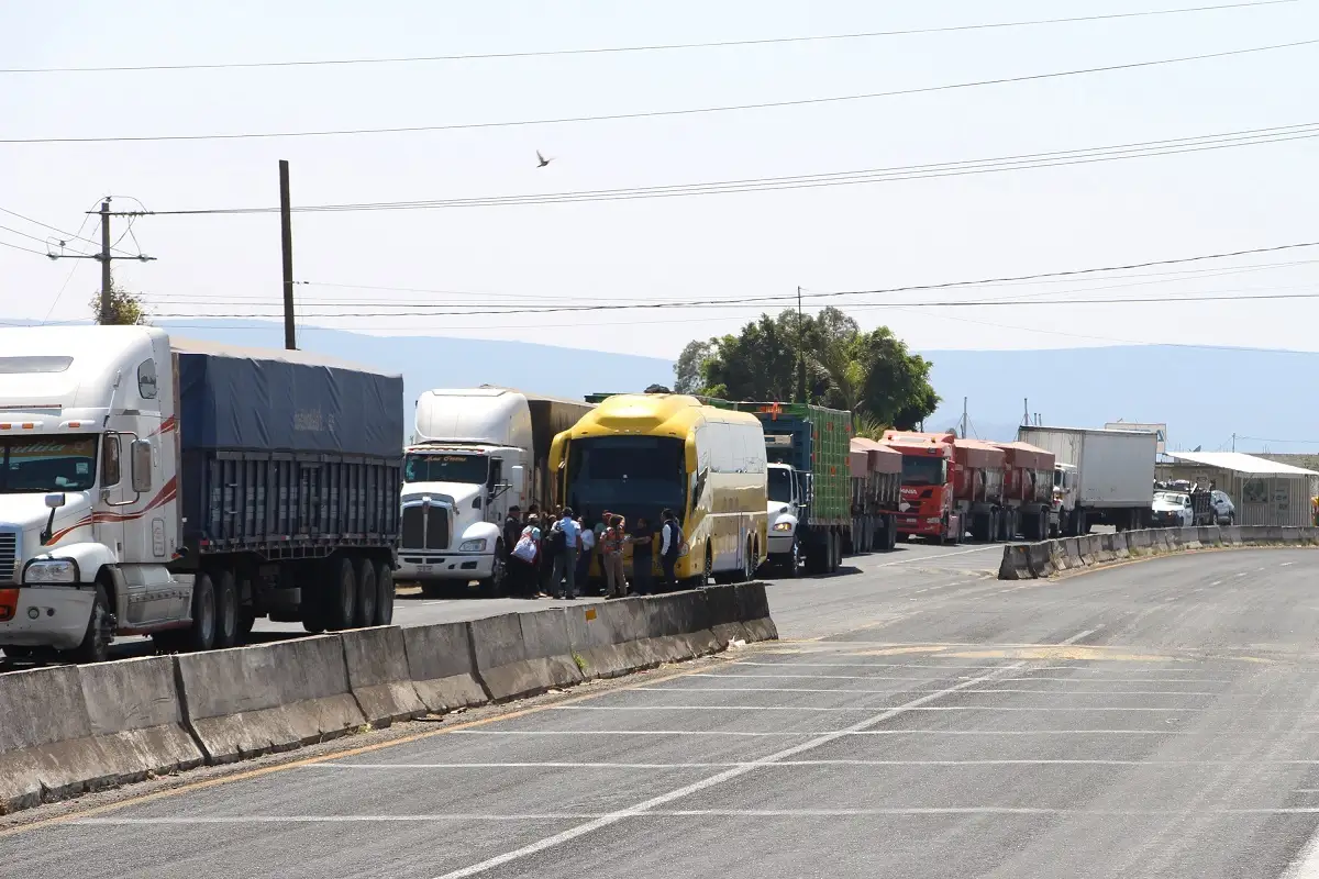 Diputados exhortan a dar mantenimiento a la carretera Puebla-Atlixco