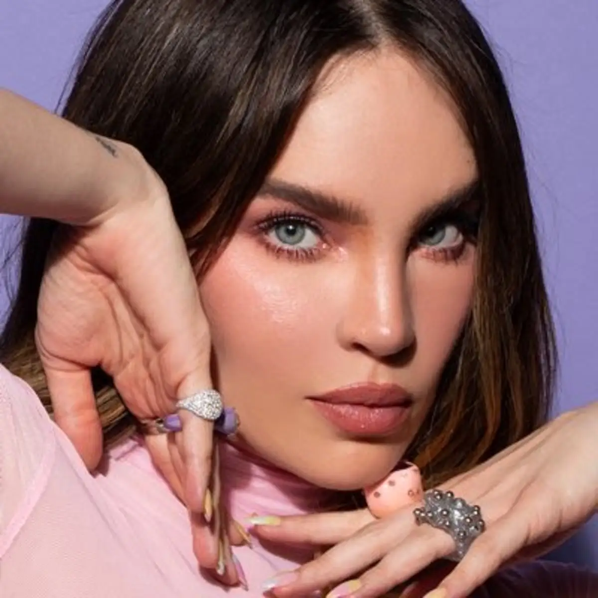 El "oso" de Belinda en el estreno de Mentiras