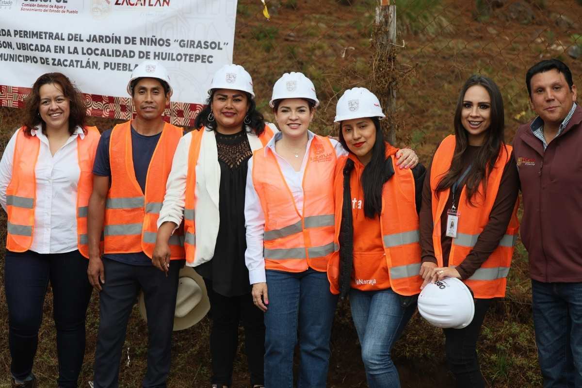 El segundo piso de la Cuarta Transformación llega a Huilotepec; Bety Sánchez entrega techado y red eléctrica 1 El segundo piso de la Cuarta Transformación llega a Huilotepec; Bety Sánchez entrega techado y red eléctrica1