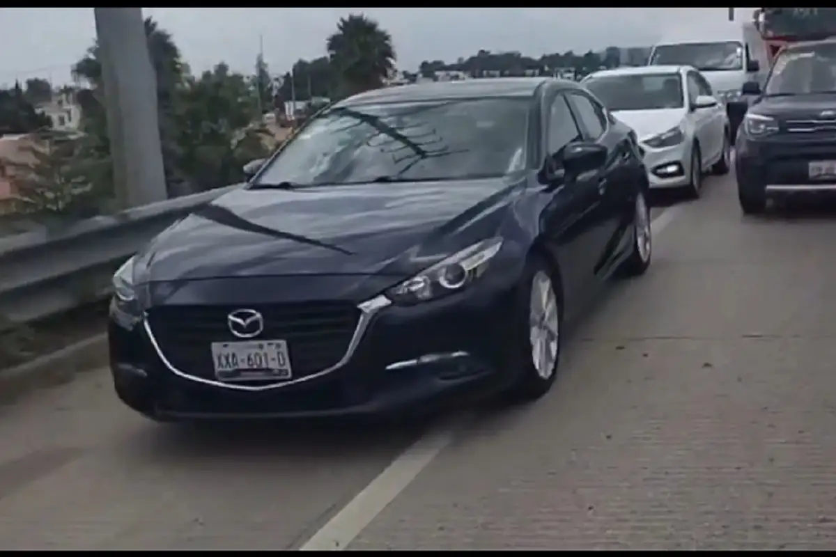 Aparatoso accidente sobre el Periférico, a la altura de Explanada deja dos lesionados