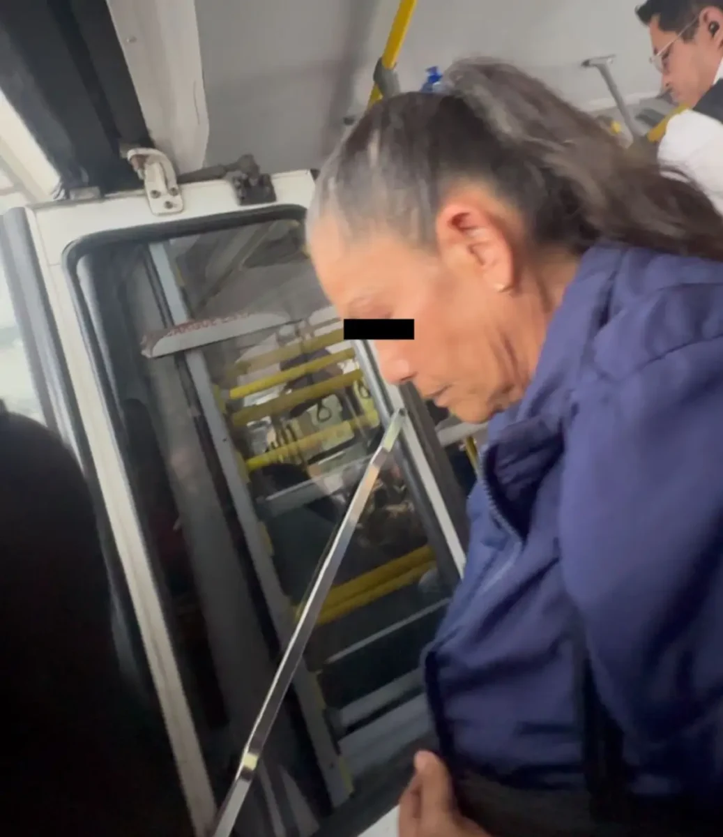 FOTOS: Exhiben a presuntos ladrones de celulares de la línea 3 de RUTA 2 Exhiben a presuntos ladrones de celulares de la línea 3 de RUTA