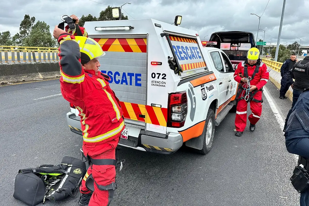 Frustran intento de suicidio en el Distribuidor Vial Santa Ana gracias a rápida intervención 1 Frustran intento de suicidio en el Distribuidor Vial Santa Ana gracias a rápida intervención