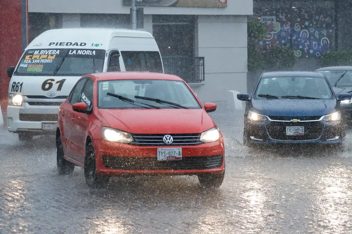 Intensas lluvias provocan severas inundaciones y caos vial en múltiples puntos de Puebla