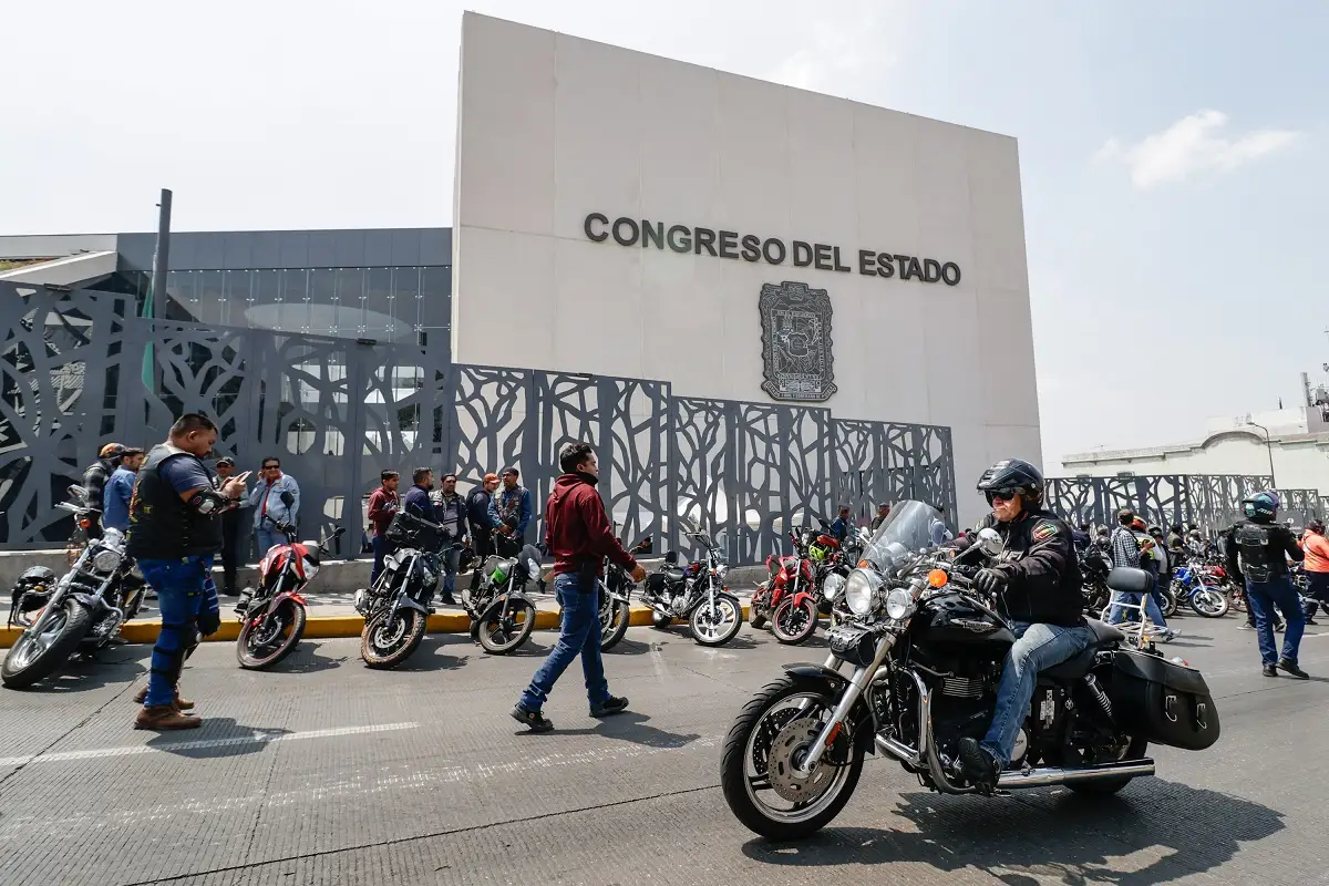 Ley de movilidad para motociclistas en Puebla: usarán código en el casco y chaleco solo para repartidores 1 Ley de movilidad para motociclistas en Puebla usarán código en el casco y chaleco solo para repartidores