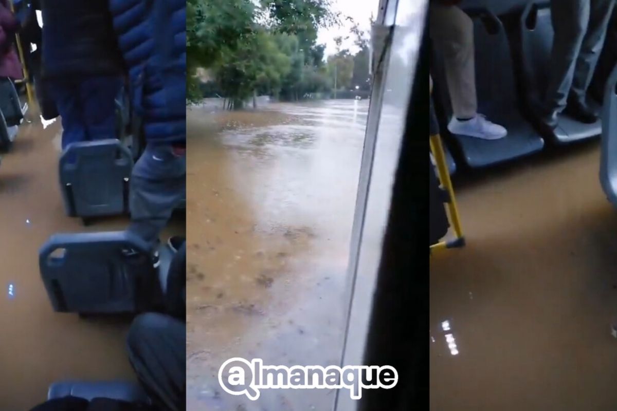 Lluvia inunda camión de la Ruta 45 en Puebla con usuarios a bordo 1