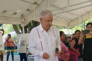 López Obrador reaparece en Chiapas para votar en elección judicial