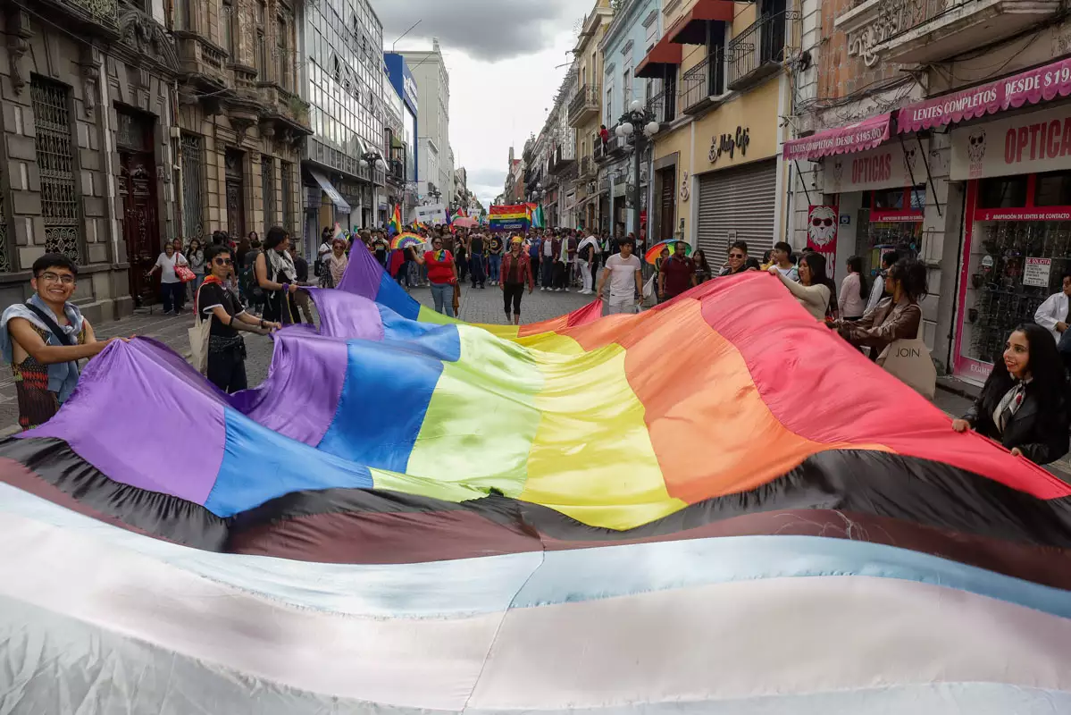 En 24 años, se registran 85 crímenes de odio en Puebla 1 Marchan 5 mil personas de la comunidad LGBTTTIQ+ en Puebla: Piden alto a la discriminación