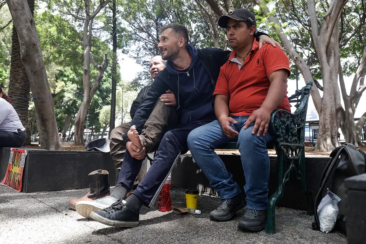 Pese a críticas, poblanos siguen acudiendo con Mircea Gabriel en el Paseo Bravo