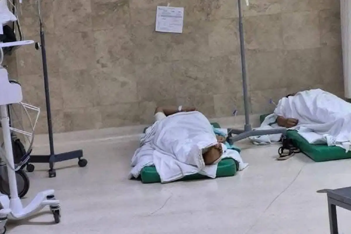 atienden a pacientes en el piso en el IMSS de Tehuacán