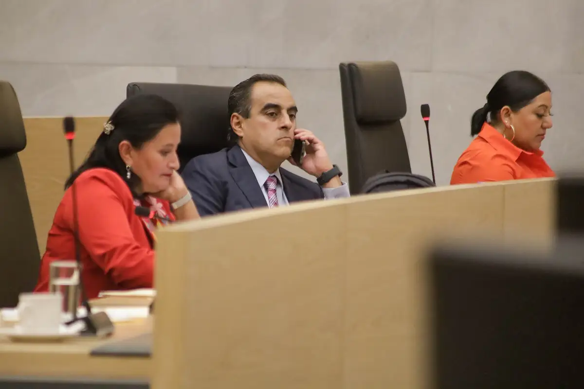 Proponen castigar con hasta 15 años de prisión la cohabitación forzada como delito en Puebla