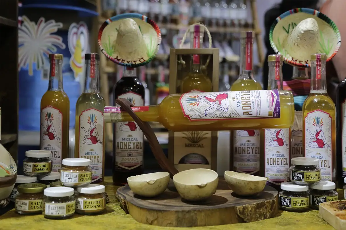 Proponen modificación del IEPS en el mezcal poblano para beneficiar a pequeños productores