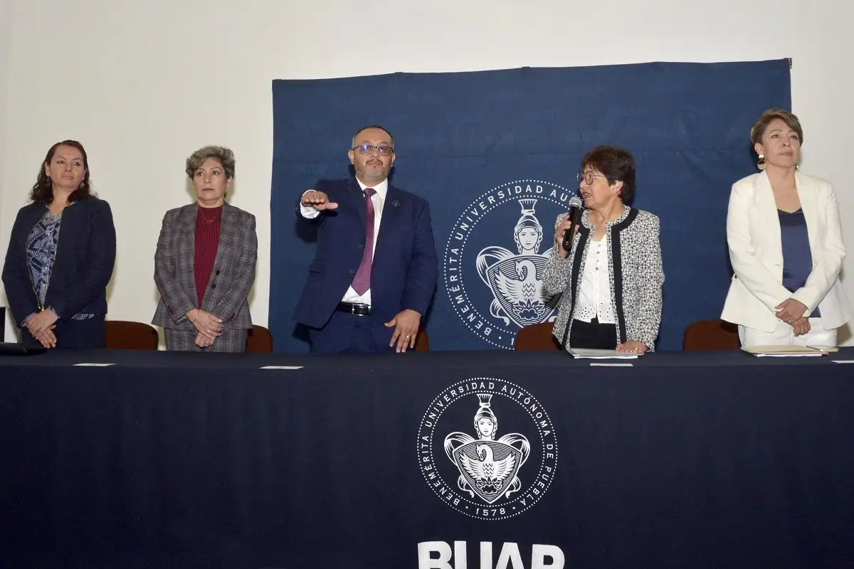 Rectora de la BUAP encabeza toma de protesta de directores de unidades académicas