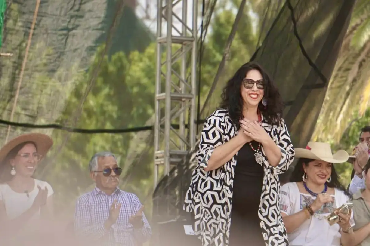 Regina Orozco es víctima de discriminación tras ser confundida con un travesti