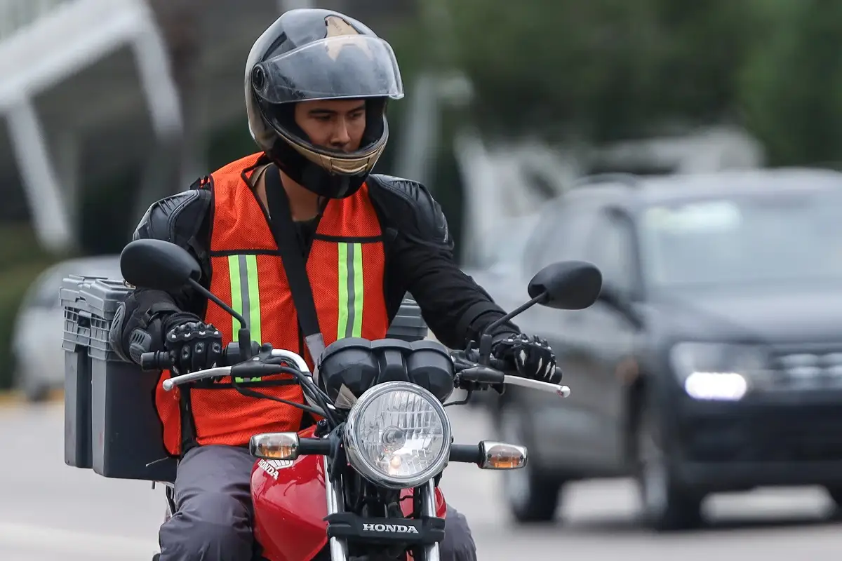 Tendrá costo el distintivo para casco de motociclistas en Puebla